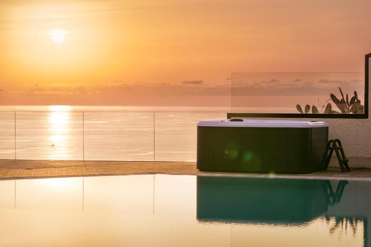 Sky Villa By An Island Apart ฟุงชาล ภายนอก รูปภาพ